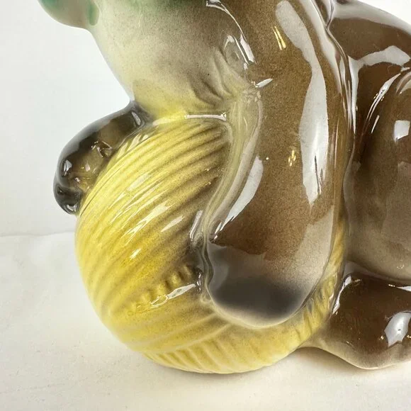 Vintage Royal Copley Ceramic Cat Planter With Bow & Yarn Ball - Picture 3 of 8